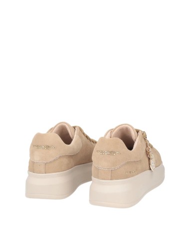 Sneakers in pelle scamosciata Chic con charms...