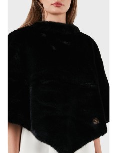 Poncho Shaida in pelliccia sintetica nera Guess AW5411POL03 2